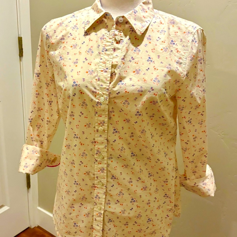 Lovely Talbots Floral Cream Button-Up Shirt Size Small Excellent Cond.& Quality
